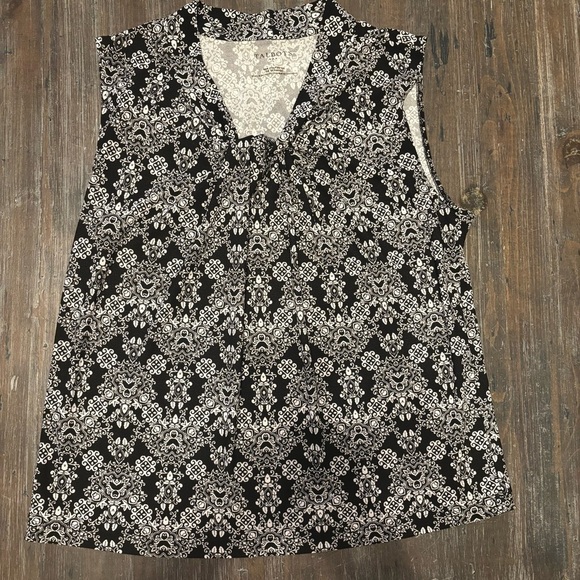 Talbots Black and White Sleeveless Blouse with Notched Collar - Picture 1 of 5